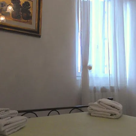 Italy's Enchanting Ambiance - A Snug In * Rom