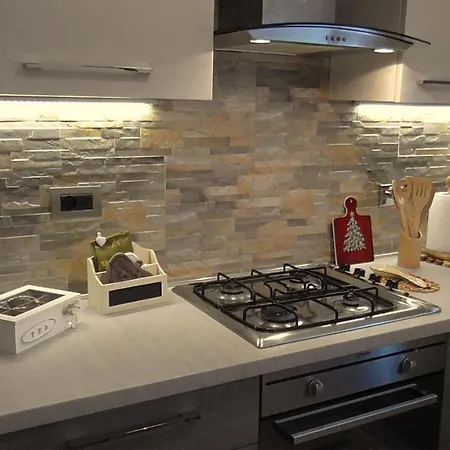 Italy's Enchanting Ambiance - A Snug In アパート *