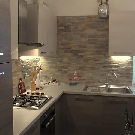 Italy's Enchanting Ambiance - A Snug In アパート *